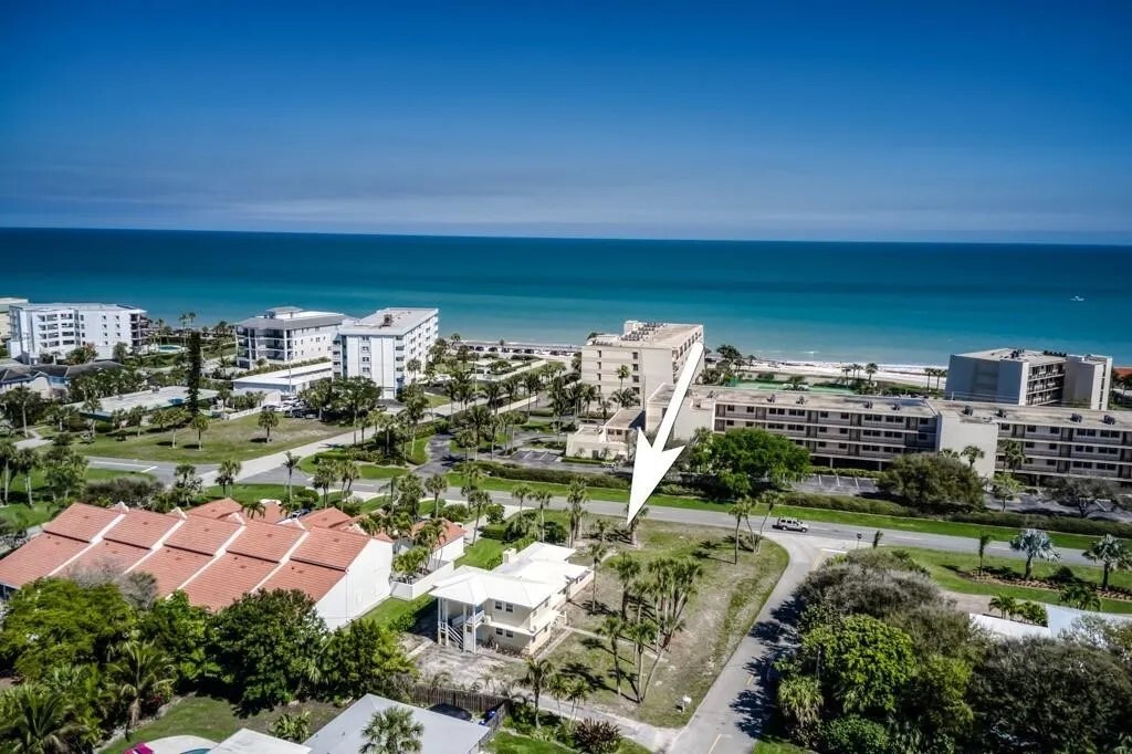 3913 Silver Palm Dr, Unit 2 in Vero Beach, FL - Foto de edificio