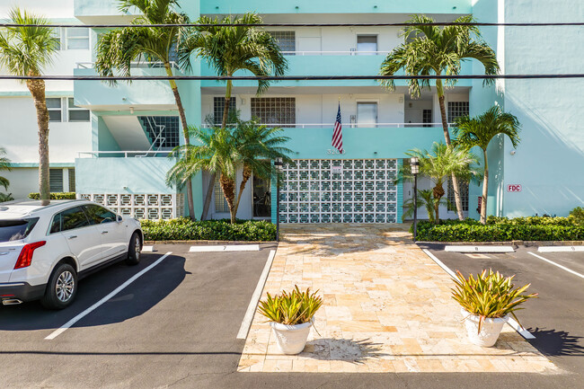 Marlin Towers in Fort Lauderdale, FL - Foto de edificio - Building Photo