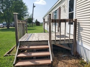 148 SW 93rd St in Wakarusa, KS - Building Photo - Building Photo