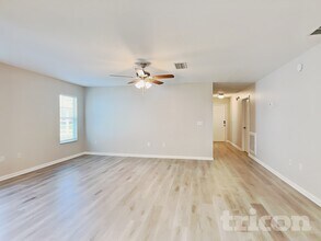 2122 Center Way in Middleburg, FL - Foto de edificio - Building Photo