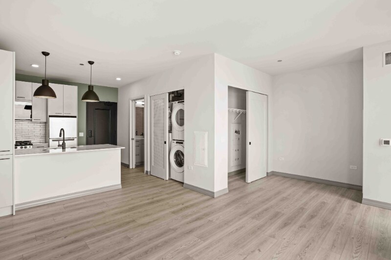 2150 N Elston Ave in Chicago, IL - Building Photo