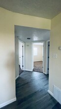 CRESTWOOD APARTMENTS in Albuquerque, NM - Building Photo - Interior Photo