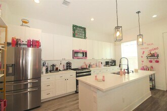 1218 Mcneil St in Houston, TX - Building Photo - Building Photo