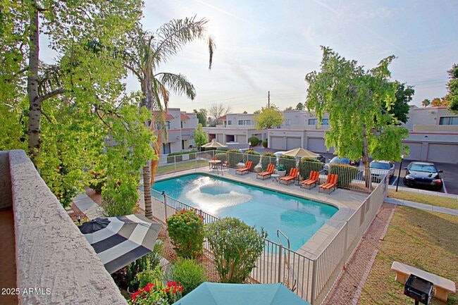 property at 985 N Granite Reef Rd