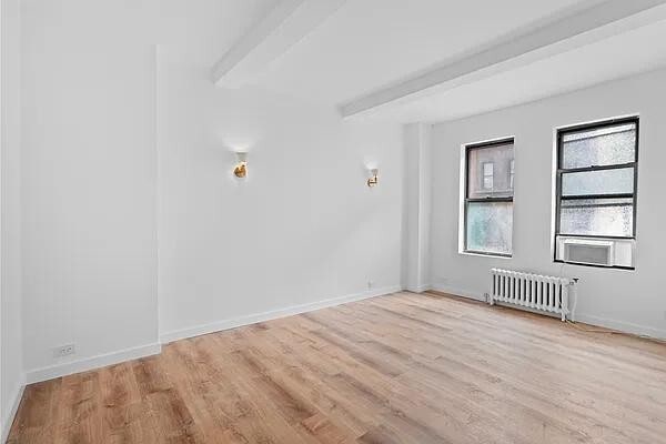 201 E 35th St in New York, NY - Building Photo - Building Photo