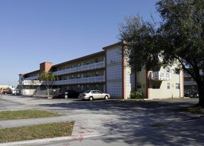 Punta Frances Apartments in Hialeah, FL - Building Photo