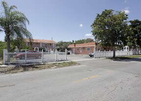 1932-1936 Taft St in Hollywood, FL - Building Photo