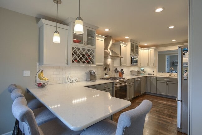 205 Mapleton Dr