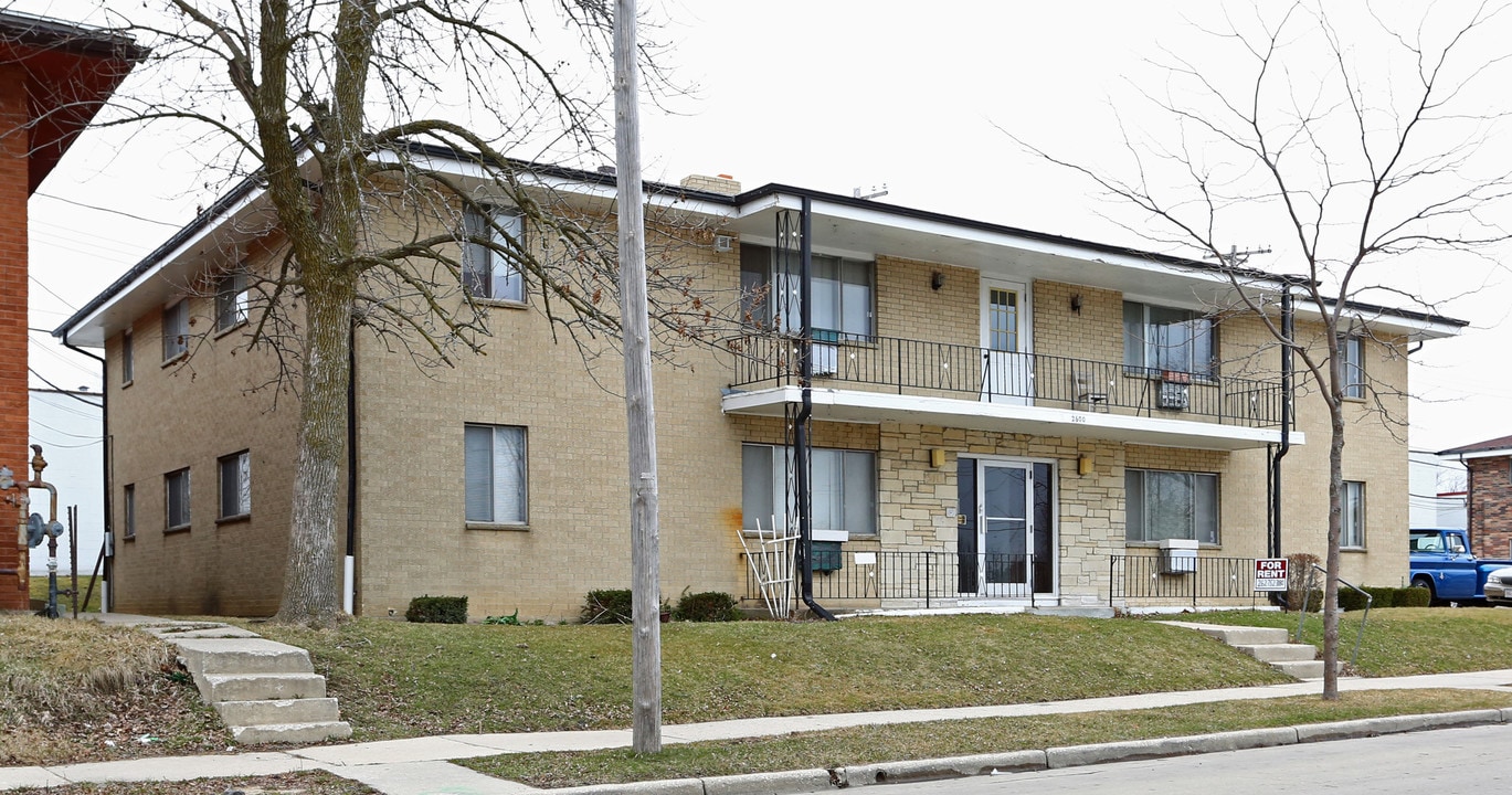 2600 Jacato Dr in Racine, WI - Building Photo
