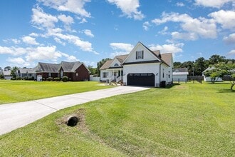 305 Maddux Dr in Pikeville, NC - Building Photo - Building Photo