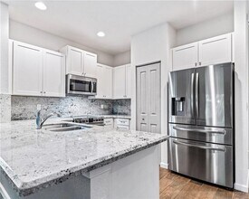 4230 N Dixie Hwy in Oakland Park, FL - Foto de edificio - Building Photo