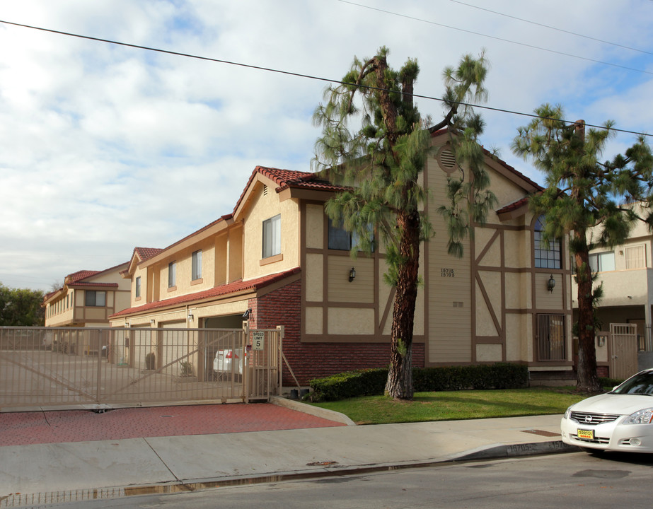 15703-15711 Belshire Ave S in Norwalk, CA - Building Photo