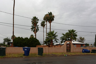 Casa Collins Apartments