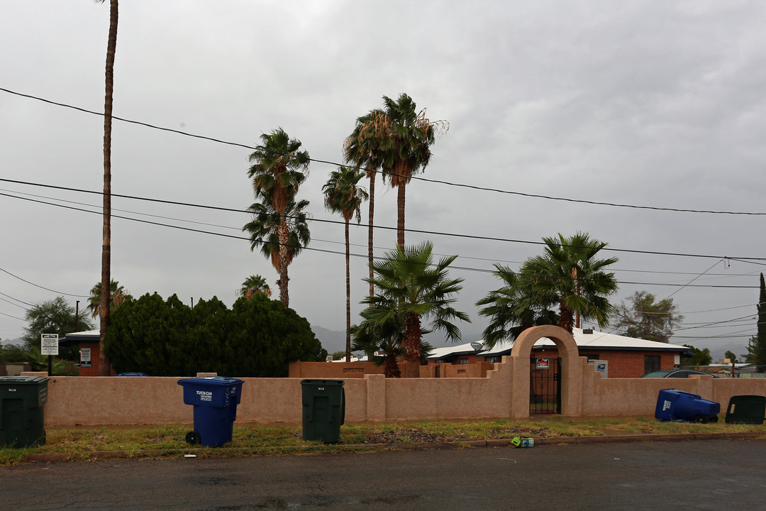 Casa Collins in Tucson, AZ - Building Photo