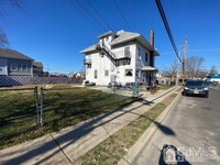 62 W Railroad Ave in Jamesburg, NJ - Building Photo - Building Photo