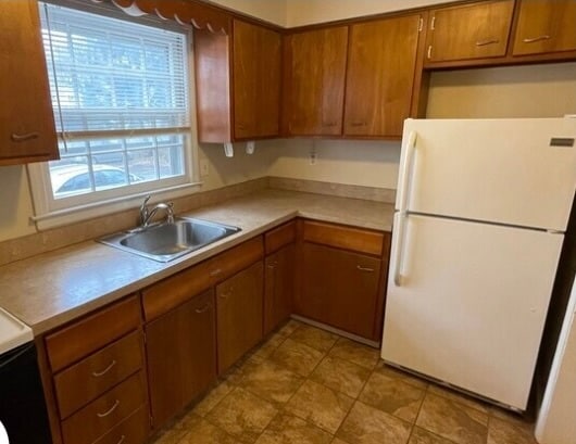 81 Charter Oak St, Unit D in Manchester, CT - Building Photo - Building Photo