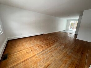 18 Hill Rd, Unit 1 in Belmont, MA - Building Photo - Building Photo