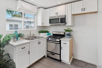 6474 University Ave in San Diego, CA - Building Photo - Building Photo