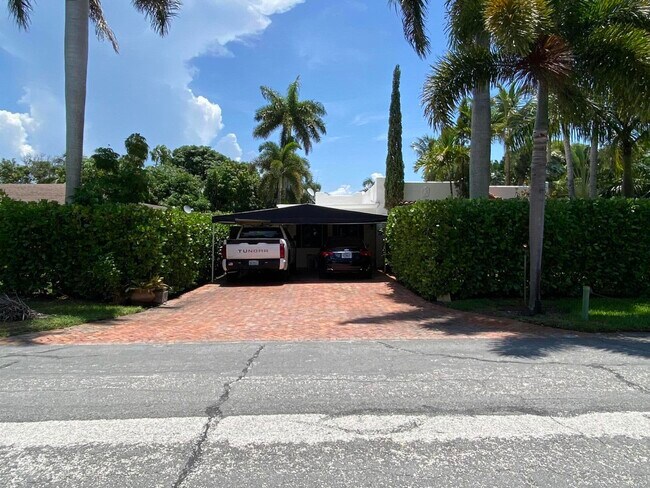 811 NE 8th Ave in Delray Beach, FL - Building Photo - Building Photo