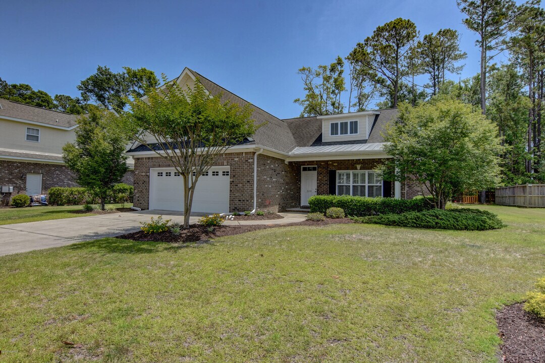 8210 Porters Crossing Way in Wilmington, NC - Building Photo
