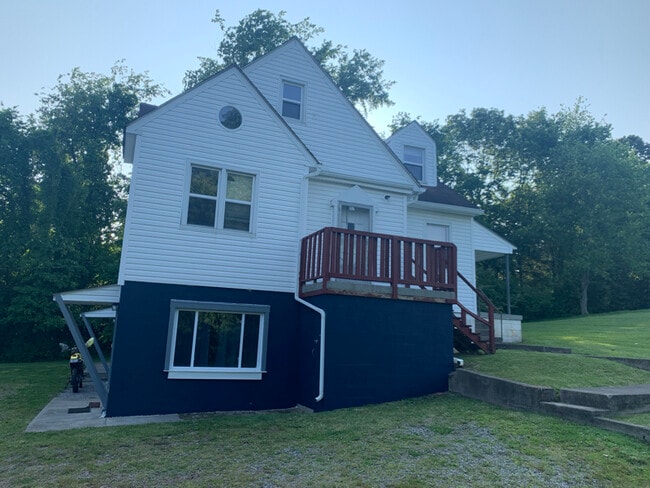 1521 E Main St in Oak Hill, WV - Building Photo - Building Photo