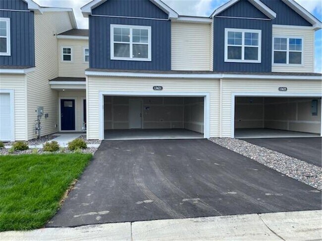 13621 Busch Ln in Rogers, MN - Building Photo - Building Photo