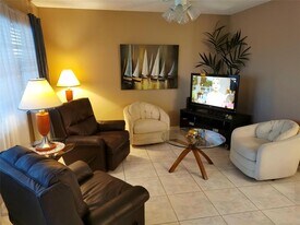 4010 Swansea Crescent in Deerfield Beach, FL - Building Photo