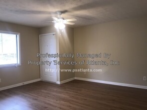 4891 Valley Dale Dr SW-Unit -B in Lilburn, GA - Foto de edificio - Building Photo