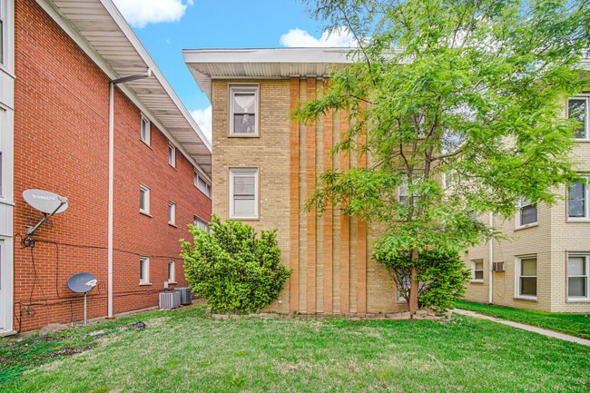 property at 1821 S Harlem Ave