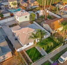Modern 3-Bed/3-Bath Townhome in Woodland Hills, CA - Building Photo - Building Photo