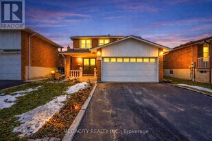 27 Kiskadee Dr in Toronto, ON - Building Photo