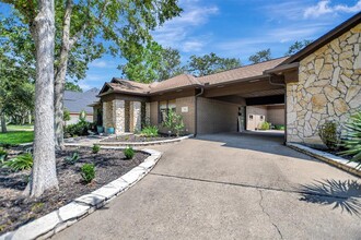 303 Scenic View in Friendswood, TX - Building Photo - Building Photo