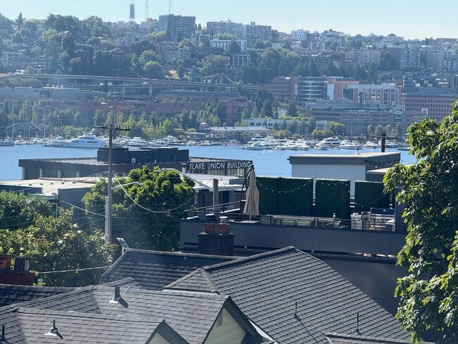 655 Crockett St, Unit B 104 in Seattle, WA - Foto de edificio - Building Photo