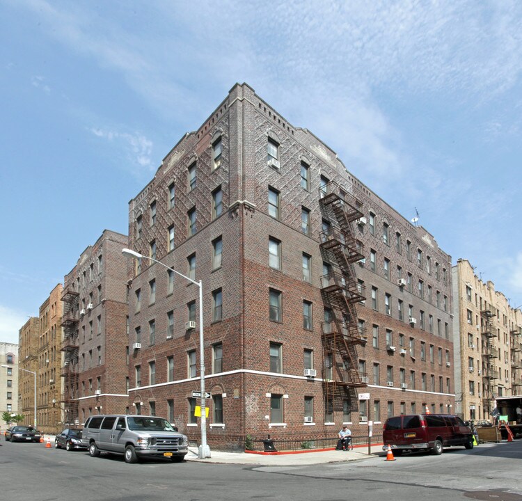 417 Brightwater Ct in Brooklyn, NY - Building Photo