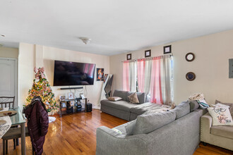 1520 Burke Ave in Bronx, NY - Building Photo - Interior Photo