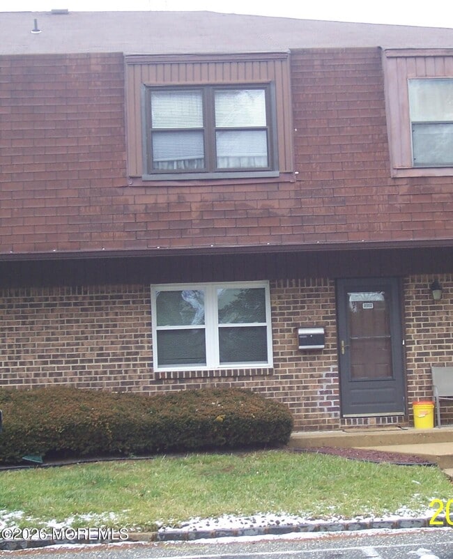 property at 2002 Silver Ct