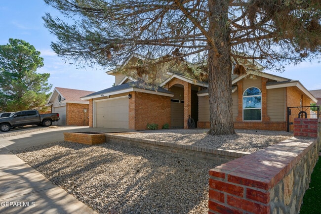 1472 Gene Torres Dr