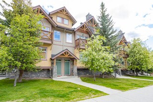 85 Dyrgas Gate in Canmore, AB - Building Photo