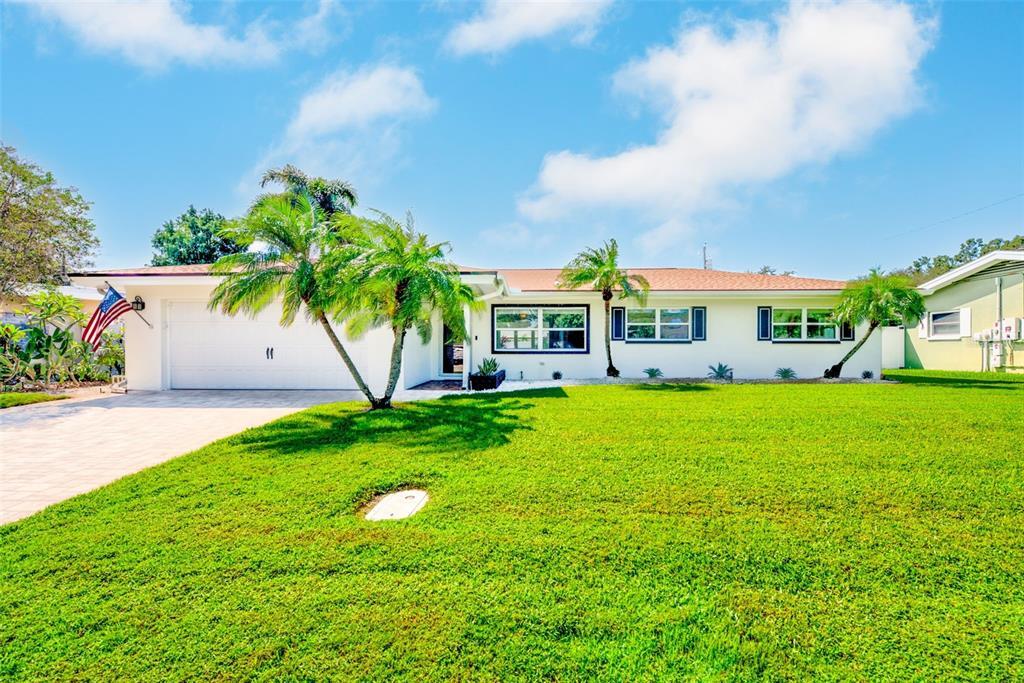 2222 N Overbrook Ave in Belleair Bluffs, FL - Building Photo
