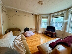 12 Euston St, Unit 1 in Brookline, MA - Building Photo - Building Photo