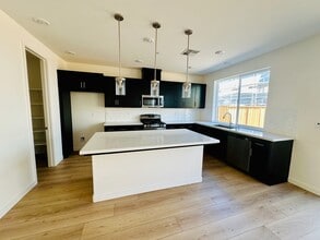 5451 Knights Valley Ln in Antioch, CA - Foto de edificio - Building Photo