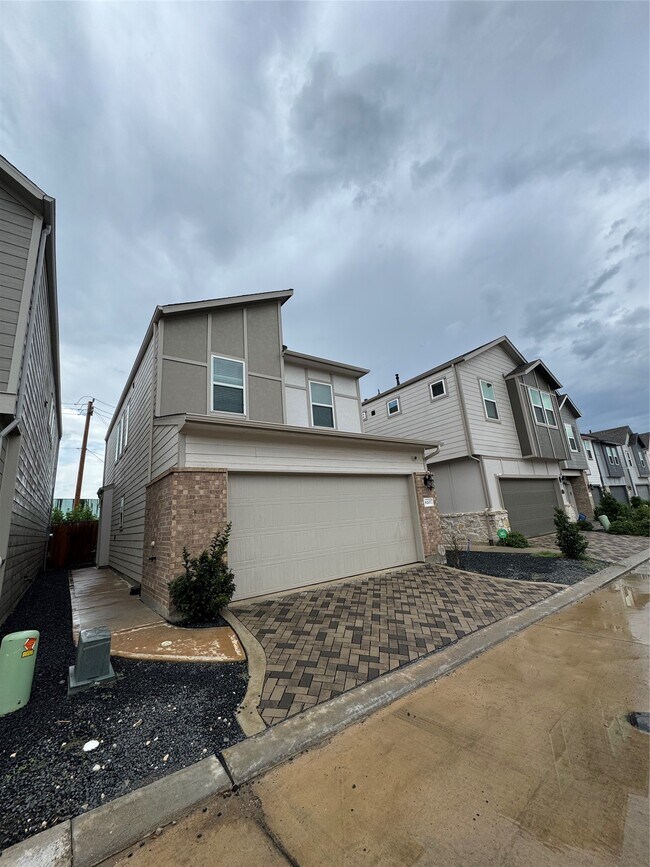 8207 Rising Stream Dr in Houston, TX - Building Photo - Building Photo