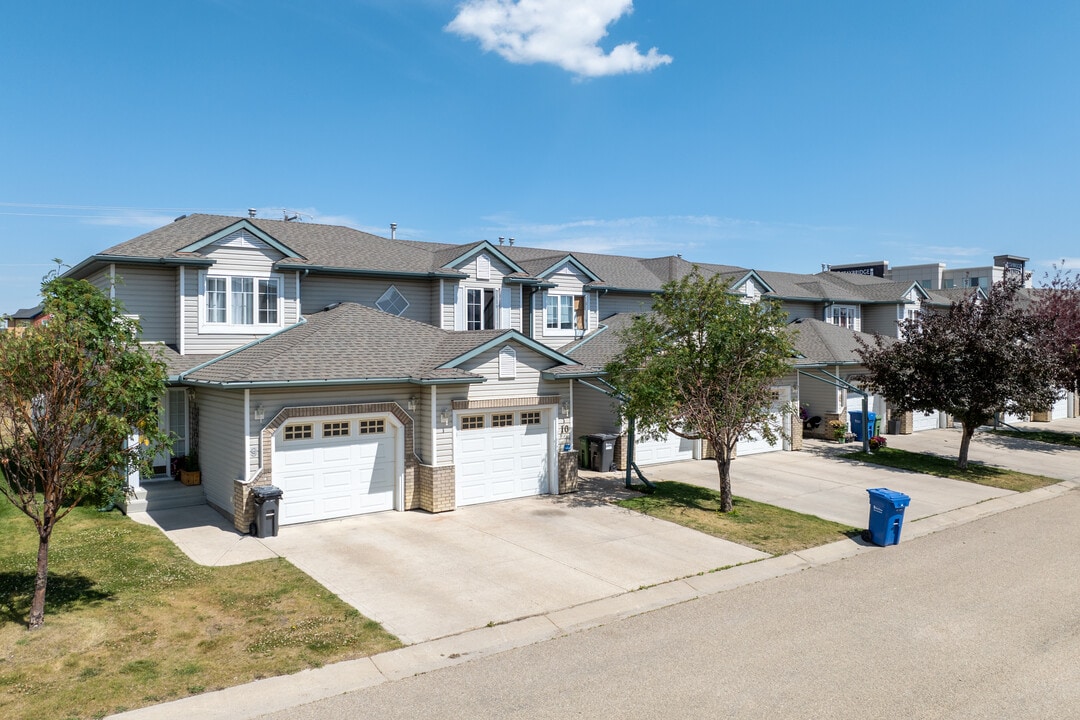 Villas of Oriole Park in Red Deer, AB - Building Photo