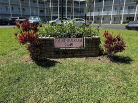 2449 Columbia Dr, Unit 67 in Clearwater, FL - Building Photo