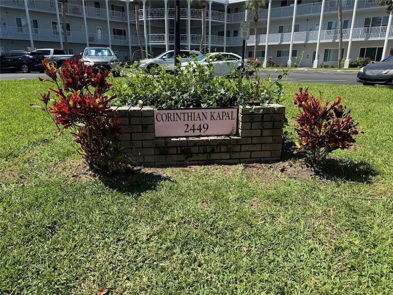 2449 Columbia Dr, Unit 67 in Clearwater, FL - Building Photo
