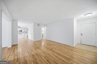 26 Arpege Way NW in Atlanta, GA - Foto de edificio - Building Photo