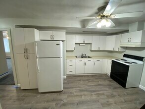 919 Main St, Unit Apt #7 in West Warwick, RI - Building Photo - Building Photo