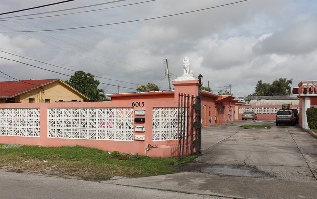 6015 Fillmore St in Hollywood, FL - Building Photo - Building Photo