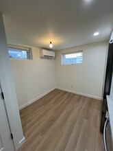 522 Lee St, Unit B in Seattle, WA - Building Photo - Building Photo