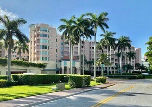 300 SE 5th Ave in Boca Raton, FL - Building Photo - Building Photo